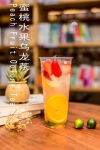 蜜桃水果乌龙茶